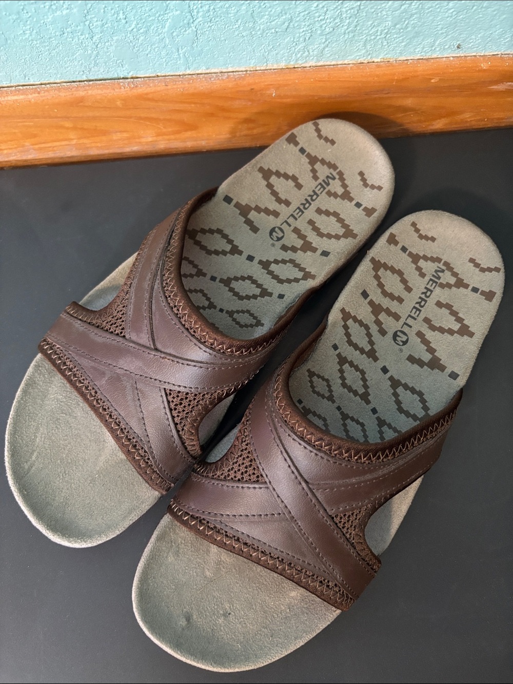 Merrell Brown Leather-Style Slide Sandals Women’s Size 7 - good - Picture 2 of 5